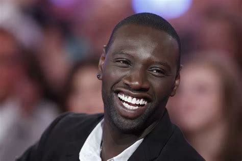  L'Effervescente Tour di Omar Sy: Un Viaggio attraverso la Francia, la Commedia e l'Identità