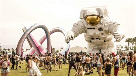  Il Festival di Coachella: Un Tufo di Polvere e la Magia di Beyoncé